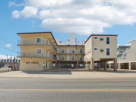 2nd image of 312-320 E Wildwood Ave #209
