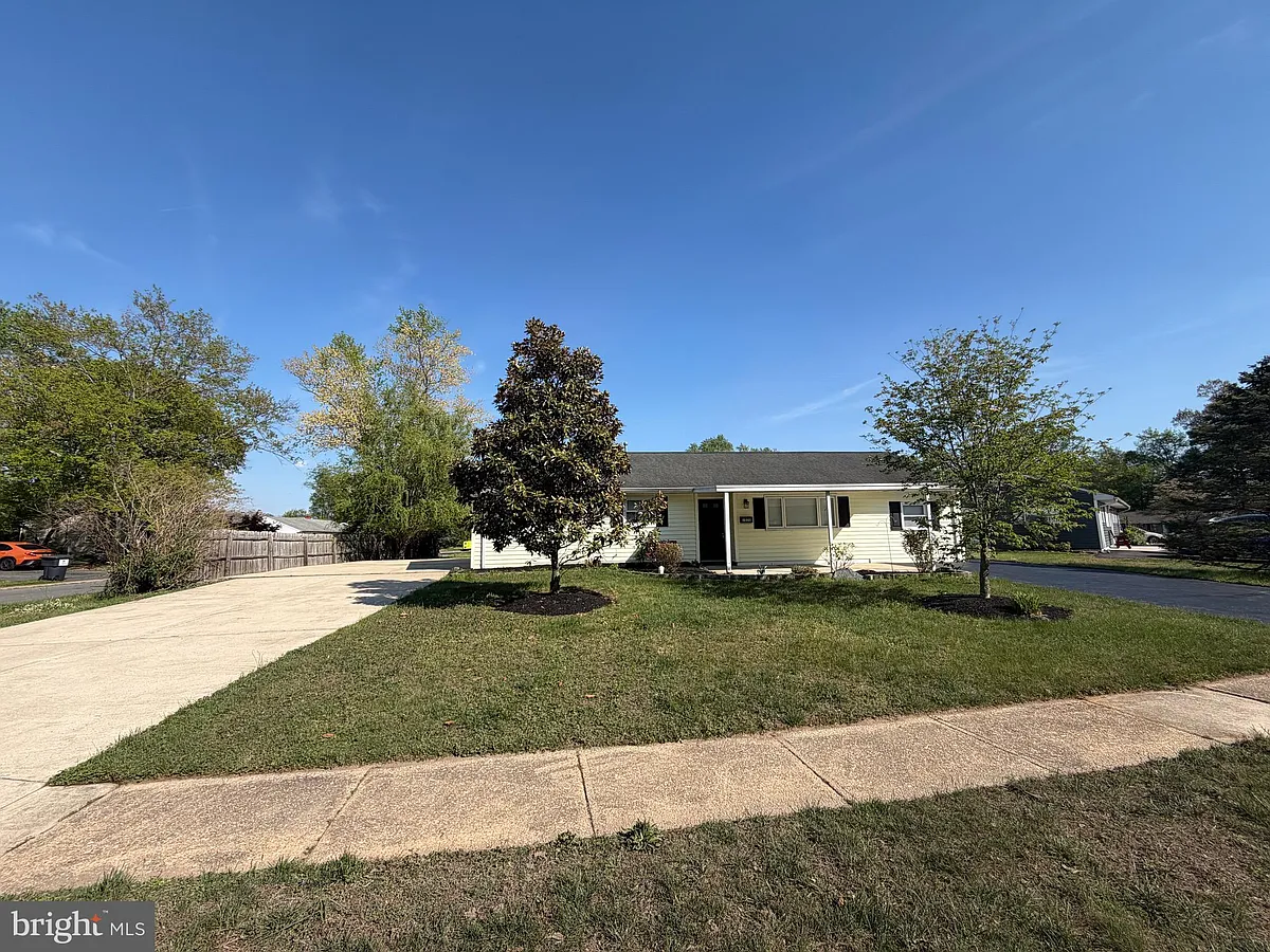 Building Photo - 1020 S Gerald Dr