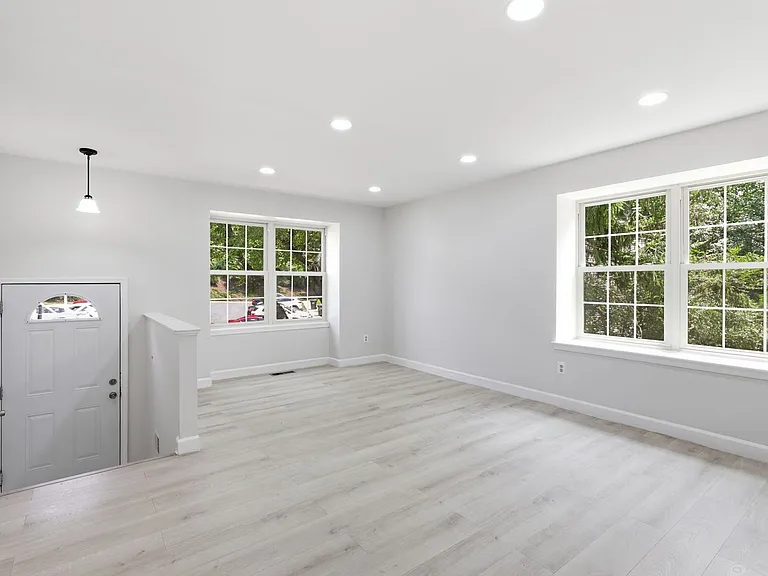 1921 Winslow Ct — Photo 3