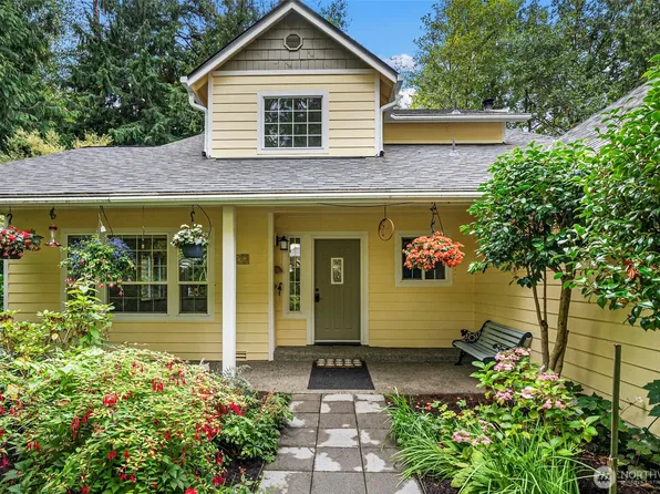 6001 Whale Dancer Court NE, Suquamish, WA 98392