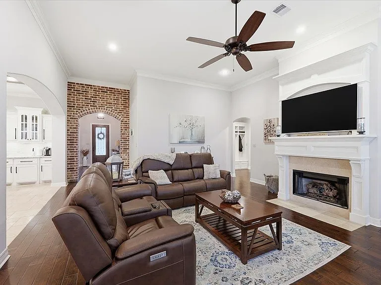 302 Spring Brook Ct — Photo 4
