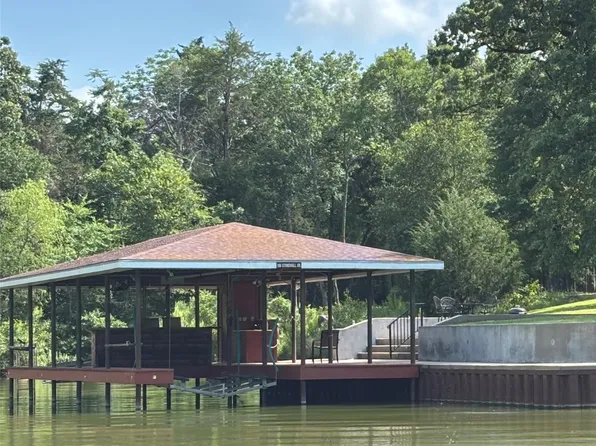 106 Stonewall Dr, Streetman, TX 75859