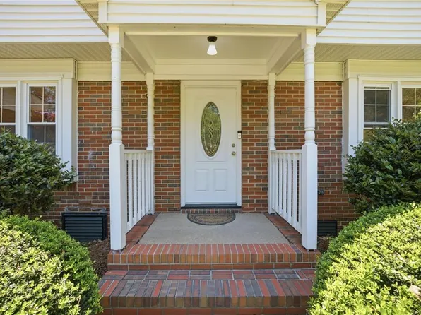 3421 Kings Grant Rd, Virginia Beach, VA 23452