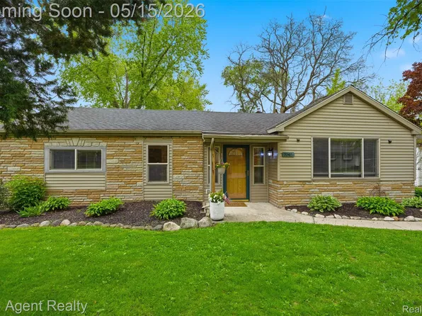 7048 Lapham Blvd, Waterford, MI 48329