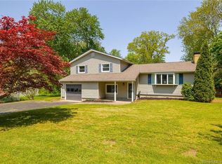 13 Clark Ln, Gales Ferry, CT 06335