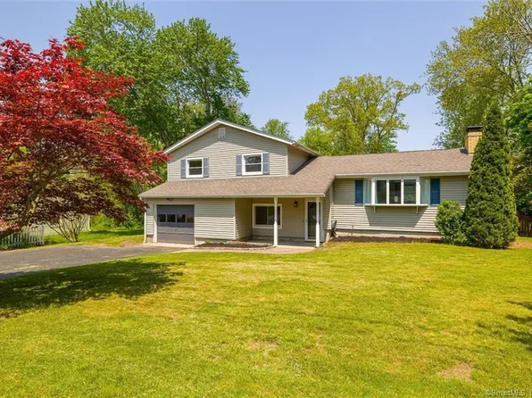 13 Clark Lane, Ledyard, CT 06335