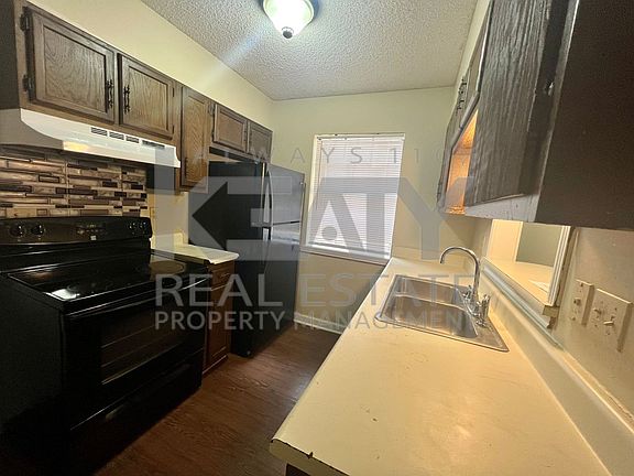 5th image of 402 Loire Ave #D