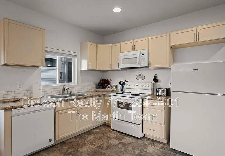 121 Caliente St — Photo 6