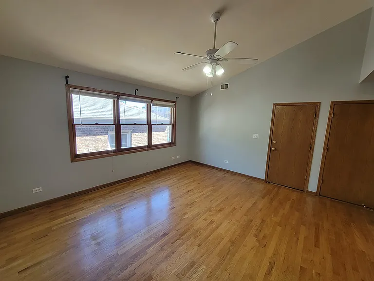 7411 N Claremont Ave #2W — Photo 3