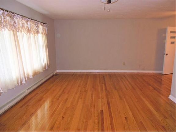 3rd image of 2219 N Greenwood Dr
