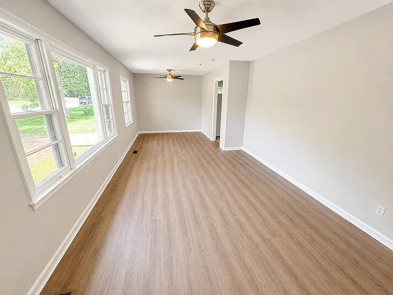 602 Austin Dr NW — Photo 2