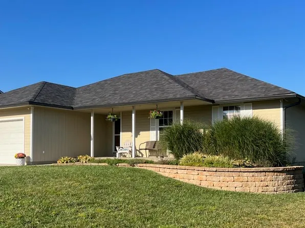 3849 NW Cherry Creek Dr, Topeka, KS 66618