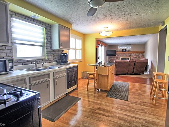 3rd image of 4633 Dogwood Dr