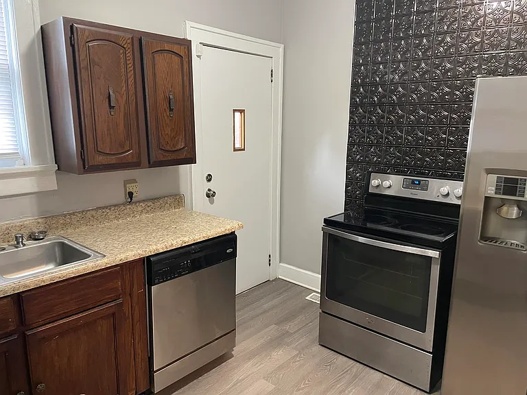 1807 McDowell St — Photo 8