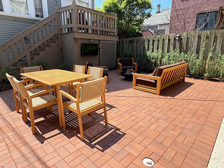 1325 W Barry Ave #1R — Photo 16