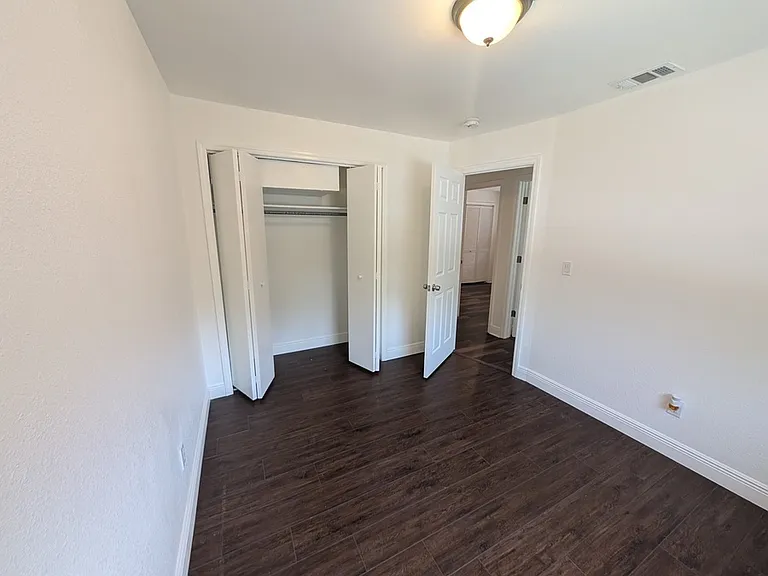 4223 W Laurel St #FRONT HOUSE — Photo 14