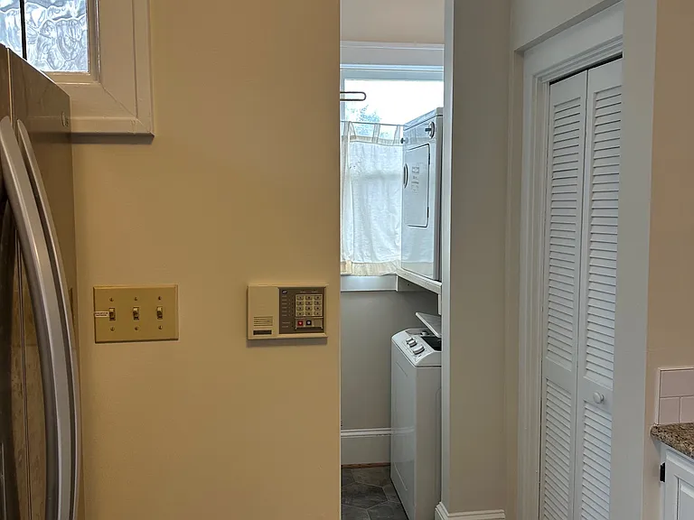407 W 9th St #B — Photo 8