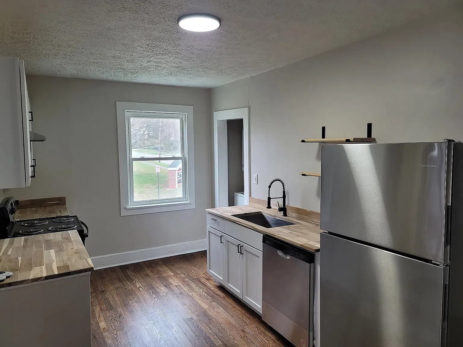 2 bed, 1000 sqft, $1,200 — Photo 3