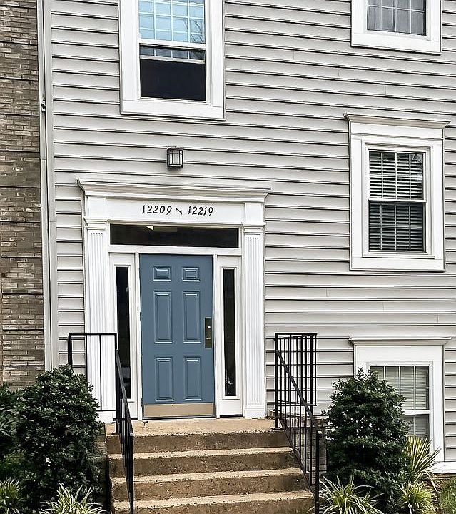 1st image of 12219 Chaucer Ln