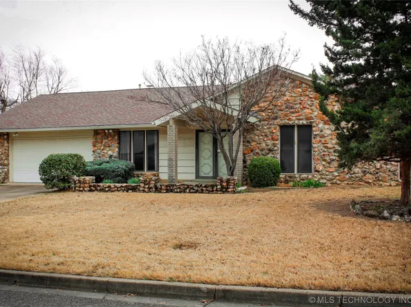5827 S Maplewood Ave, Tulsa, OK 74135
