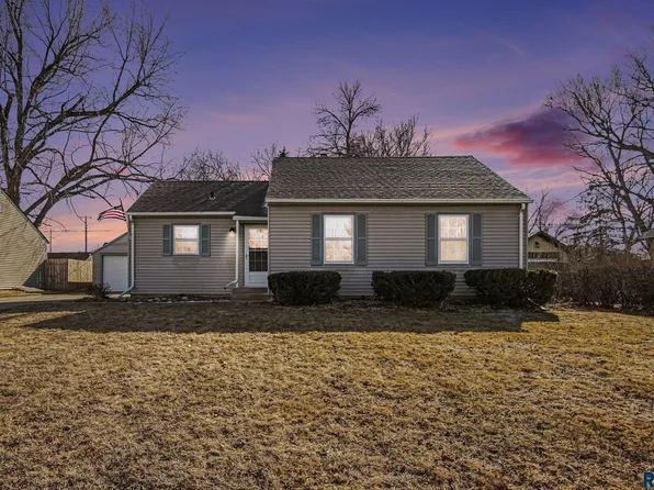 2105 W 21st St, Sioux Falls, SD 57105