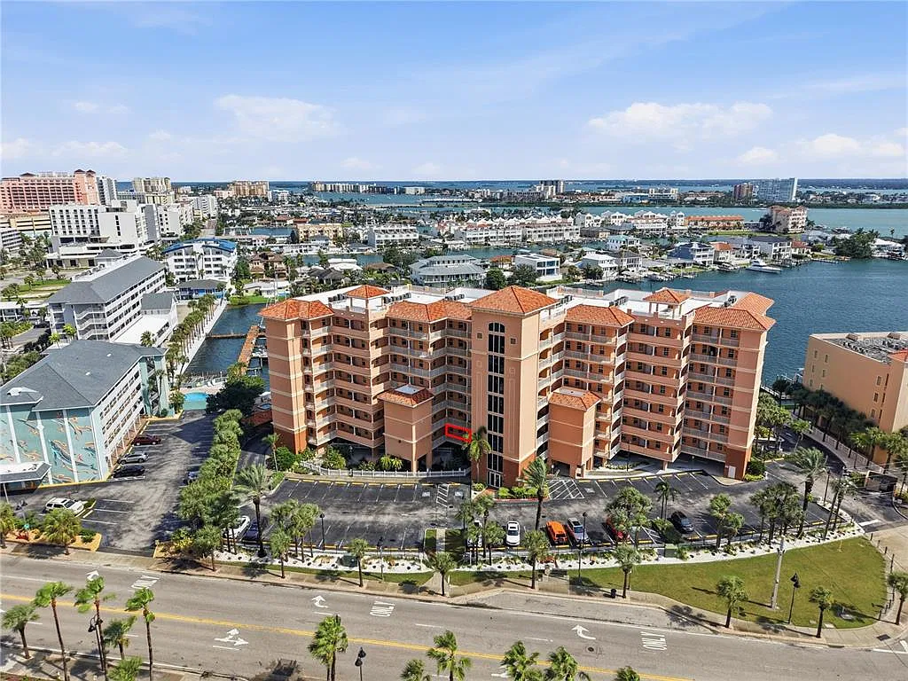 530 S Gulfview Blvd — Photo 1