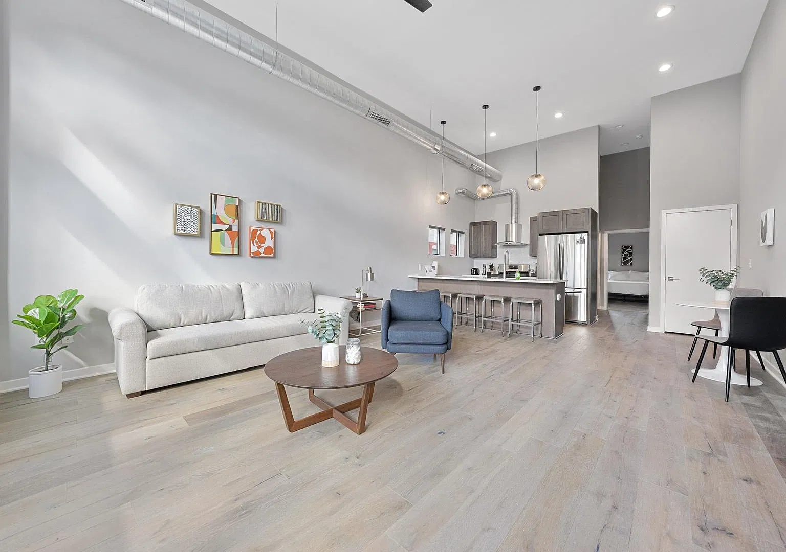1 bed, 918 sqft, $1,900 — Photo 2