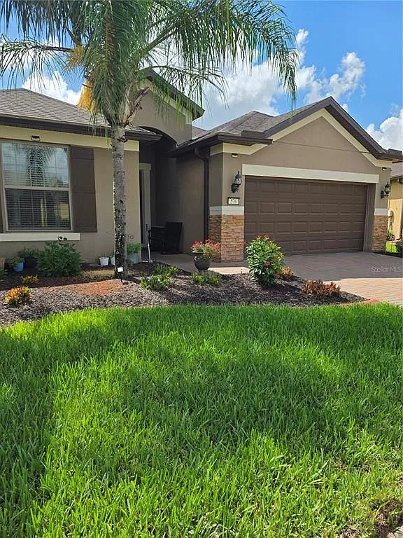 4 bed, 2.0 bath, 2040 sqft, $2,400 — Photo 2