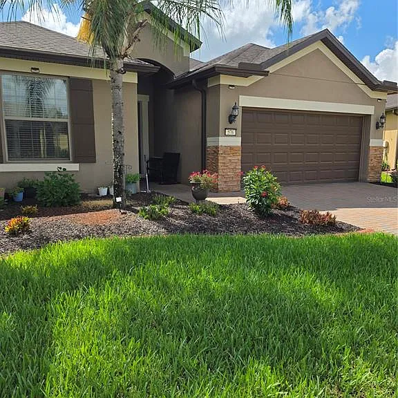 576 Cantabria Dr — Photo 2