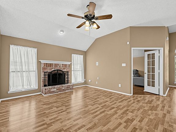 3rd image of 507 Willow Ln