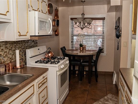 3rd image of 3670 Silsby Rd