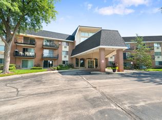 1198 Royal Glen Dr APT 101, Glen Ellyn, IL 60137