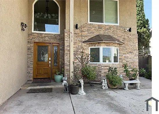 933 S Susan St — Photo 3