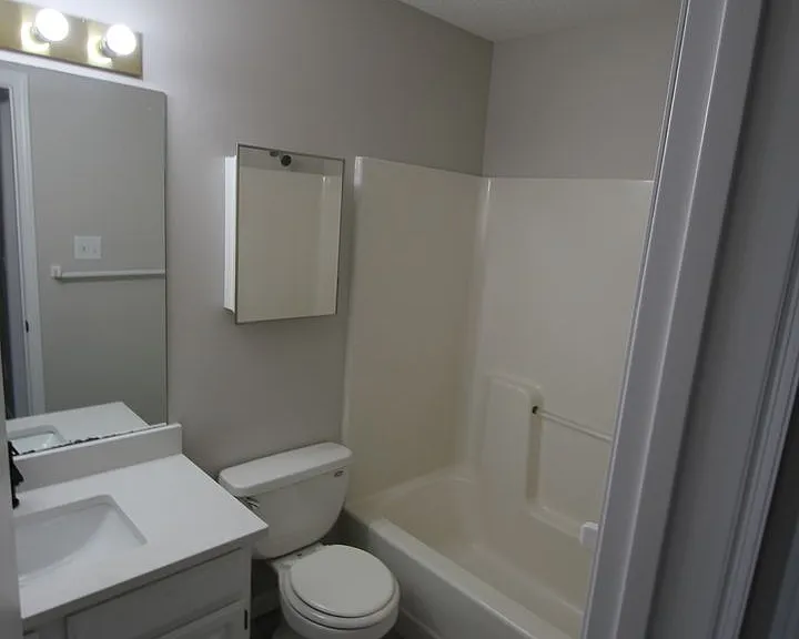 36 Plex - Village Green Apartments — Photo 29