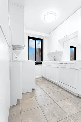 Rented by Olnick Organization | media 4