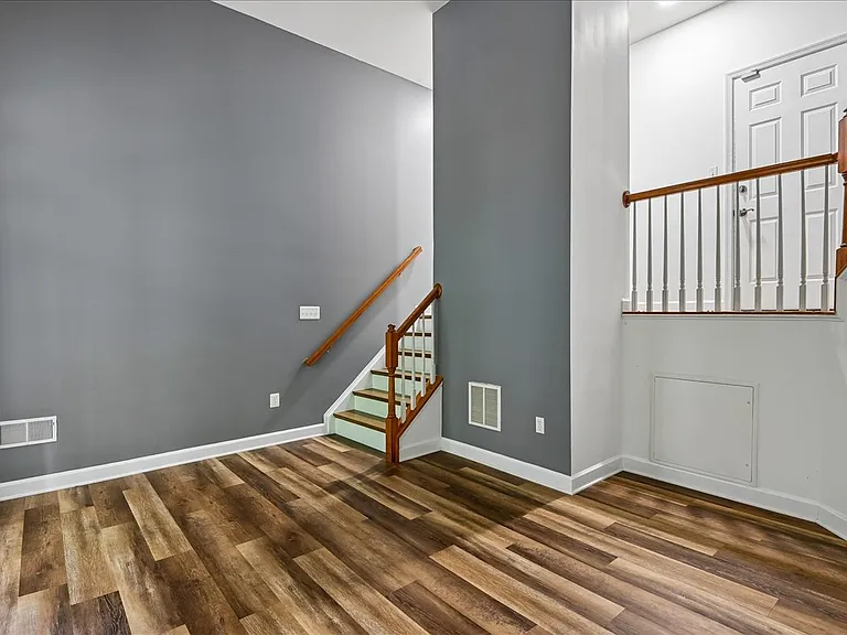441 Penwood Dr — Photo 3