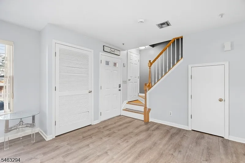 3 bed, 2.5 bath, $3,400 — Photo 2