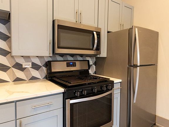 3rd image of 2957 N Avers Ave #1F