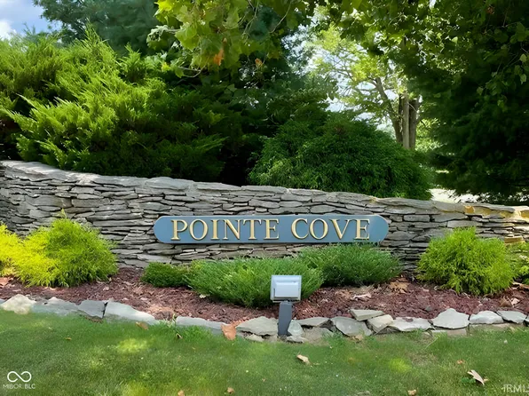 8828 S Morrison Ct, Bloomington, IN 47401