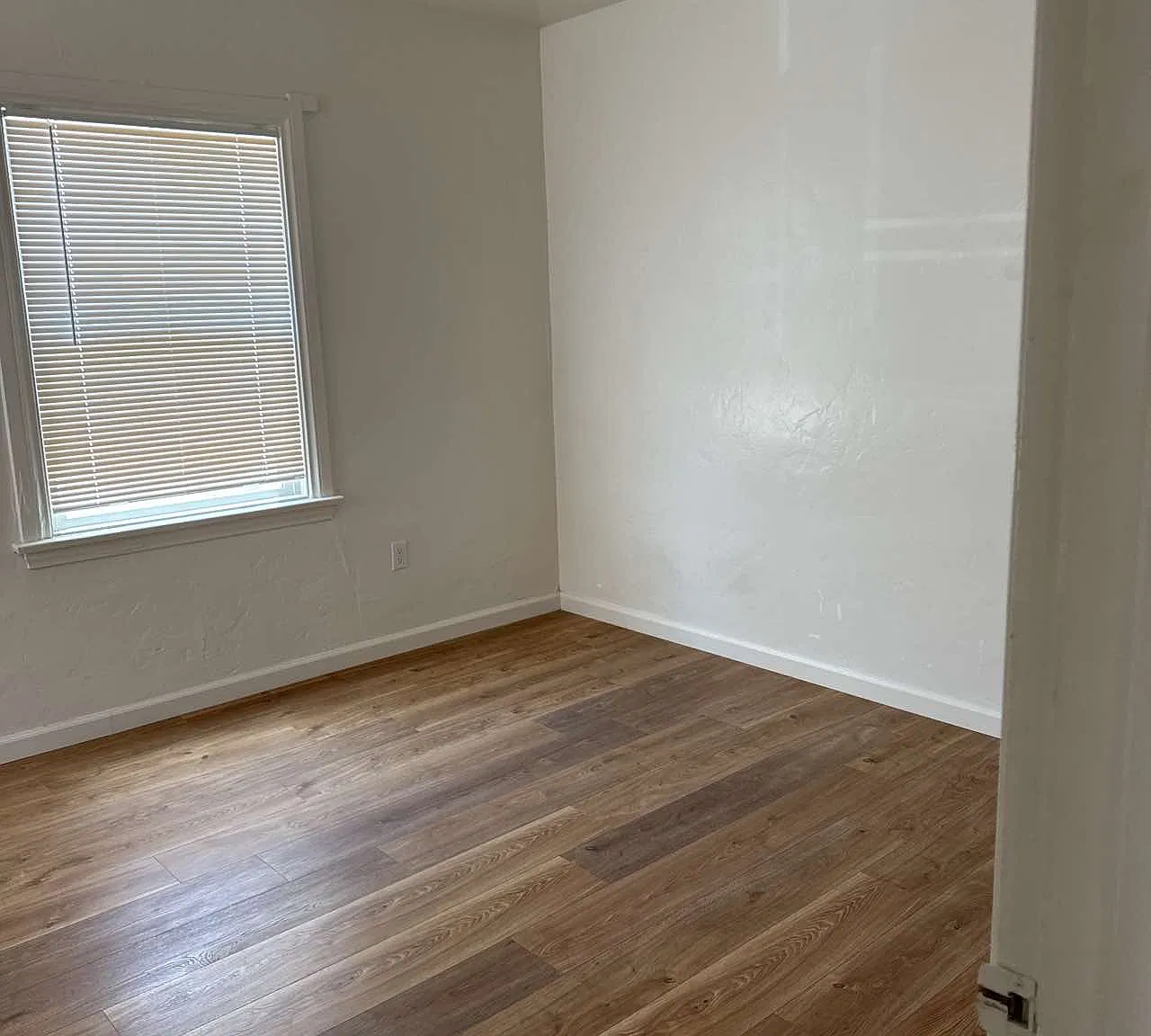 4 bed, $6,800 — Photo 3
