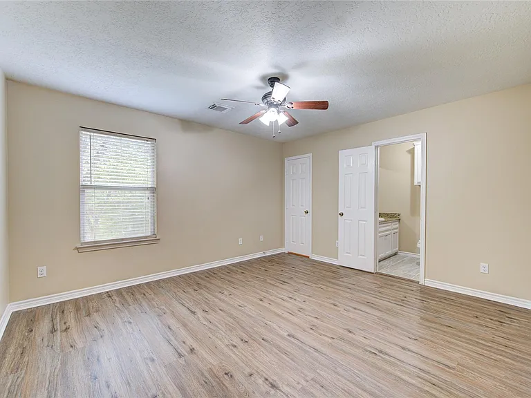 605 Center St #B — Photo 20