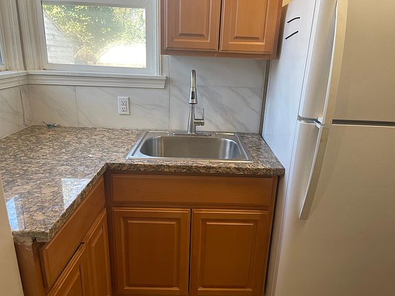 3rd image of 264 Bristol Blvd