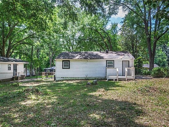 4th image of 2403 Clarissa Dr NW
