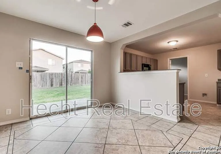210 Mallow Grv — Photo 6