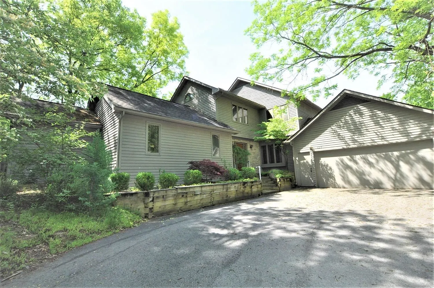 825 Watershed Dr photo 1