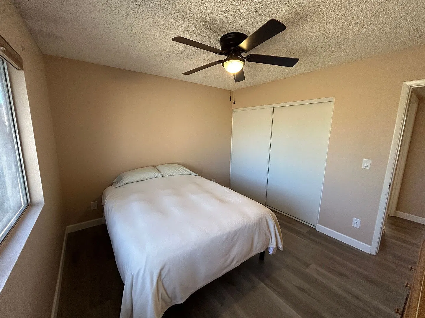 3 bed, 2.0 bath, 1304 sqft, $2,050 — Photo 4