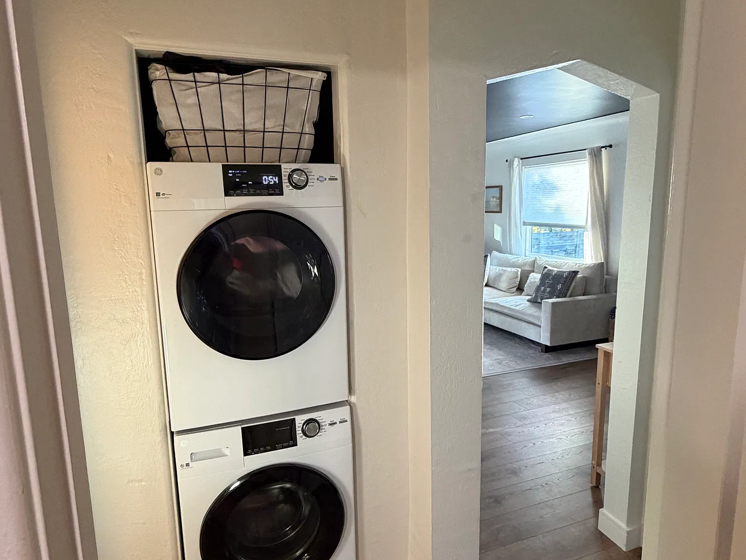2 bed, 850 sqft, $2,675 — Photo 4