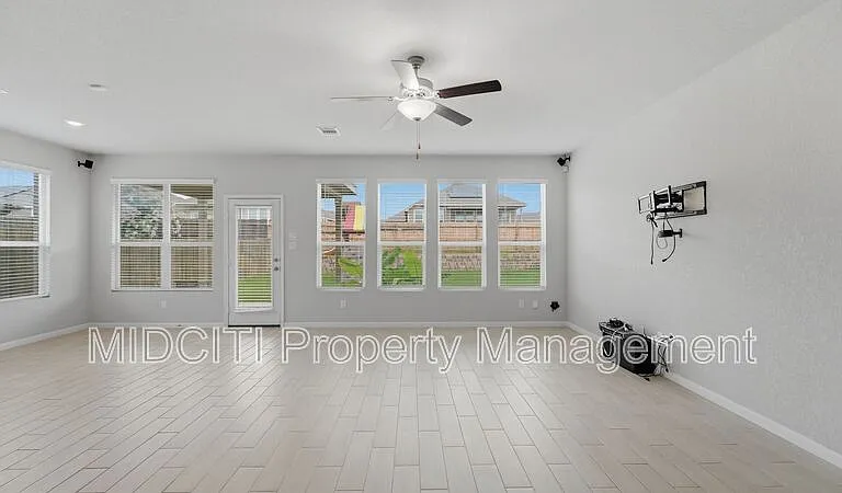 1858 Lauter Ln — Photo 16