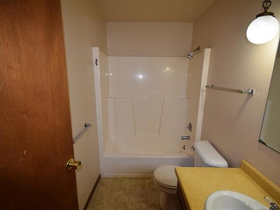 4th image of 437 N Peters Ave