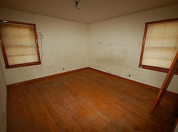 5th image of 1149 Burger St